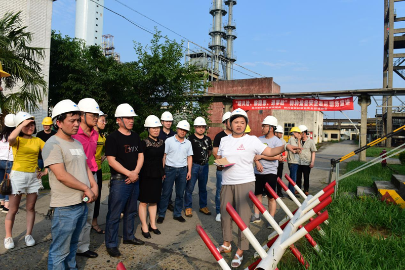 往屆專家團(tuán)隊走進(jìn)企業(yè)宣講安全知識活動_副本.png