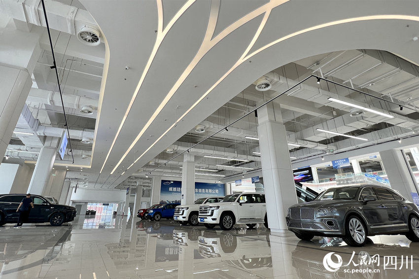 中歐汽車城汽車展廳。人民網(wǎng) 趙祖樂攝
