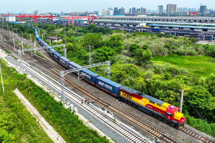 中歐班列（成渝）駛出成都國際鐵路港。青白江區(qū)委宣傳部供圖