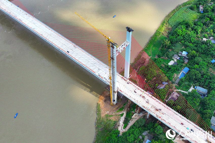 航拍納溪長江大橋建設(shè)現(xiàn)場。廖勝春攝