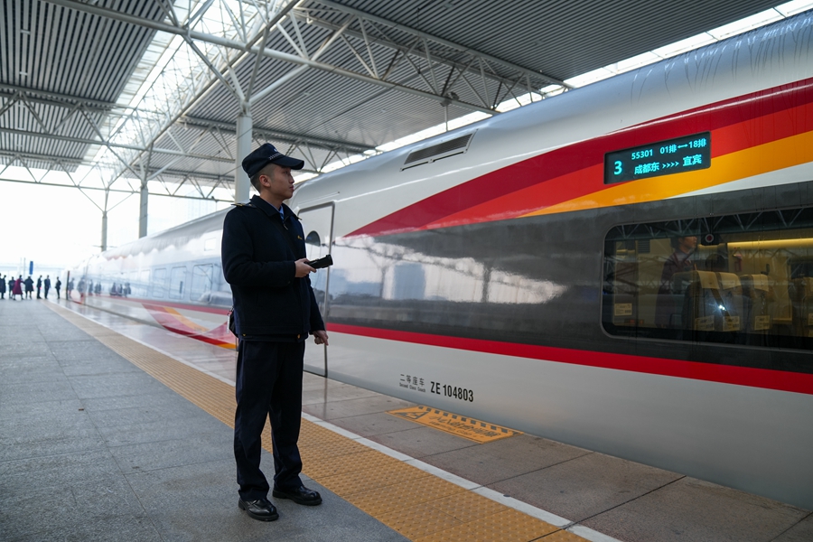 試驗(yàn)列車55301次從成都東站駛出（2）.jpg