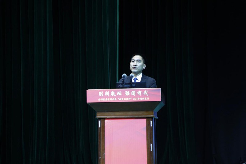 黨的二十大代表、貴州省黔西南布依族苗族自治州望謨縣實驗高中副校長、2020年最美教師劉秀祥_副本.jpg